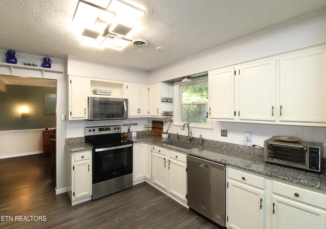 Photo 4 of Single family home for sale at 117 Mcnew Dr, Harriman, TN 37748 | MLS# 1356646 | Listing updated on 2026-09-24