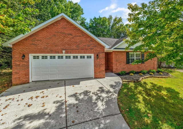 Photo 1 of Sale Pending at 2306 Sunnywood Ln, Knoxville, TN 37912 | MLS# 1356694 | Listing updated on 2026-10-04