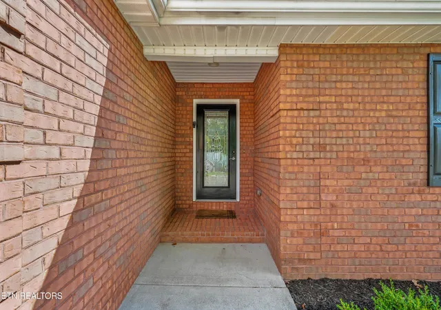 Photo 3 of Sale Pending at 2306 Sunnywood Ln, Knoxville, TN 37912 | MLS# 1356694 | Listing updated on 2026-10-04