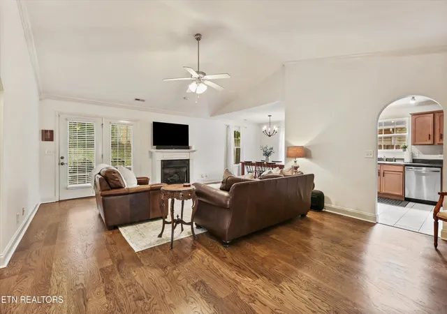 Photo 4 of Sale Pending at 2306 Sunnywood Ln, Knoxville, TN 37912 | MLS# 1356694 | Listing updated on 2026-10-04