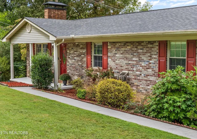 Photo 3 of Single family home for sale at 2651 Karenwood Dr, Maryville, TN 37804 | MLS# 1356729 | Listing updated on 2026-09-25