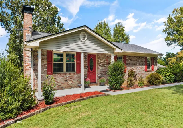 Photo 3 of Single family home for sale at 2651 Karenwood Dr, Maryville, TN 37804 | MLS# 1356729 | Listing updated on 2026-09-25