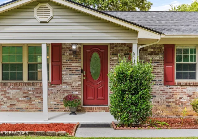 Photo 4 of Single family home for sale at 2651 Karenwood Dr, Maryville, TN 37804 | MLS# 1356729 | Listing updated on 2026-09-25