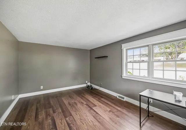 Photo 3 of Single family home for sale at 101 Dell Rd, Maryville, TN 37804 | MLS# 1356797 | Listing updated on 2026-09-25