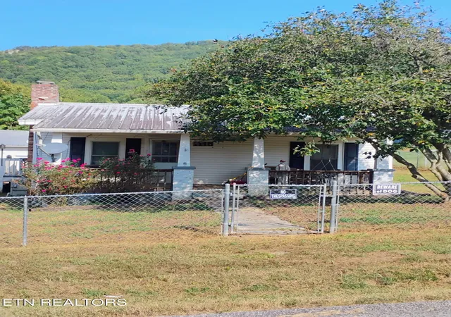 Photo 2 of Single family home for sale at 1116 W Walden St, La Follette, TN 37766 | MLS# 1356674 | Listing updated on 2026-10-10