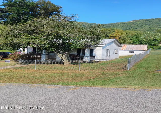 Photo 3 of Single family home for sale at 1116 W Walden St, La Follette, TN 37766 | MLS# 1356674 | Listing updated on 2026-10-10