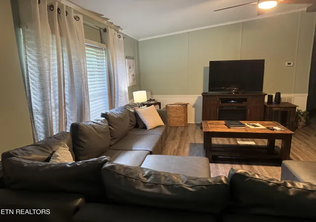 Photo 3 of Single family home for sale at 810 W Rochester Ave, Middlesboro, KY 40965 | MLS# 1356828 | Listing updated on 2026-09-25