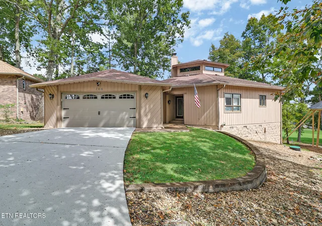 Single family home for sale at 166 Baltusrol Rd, Crossville, TN 38558 | MLS# 1356805