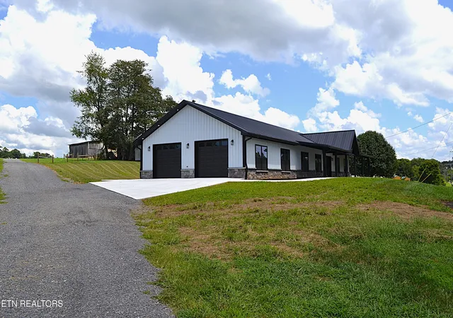 Photo 3 of Single family home for sale at 940 Thorngrove Pike, Strawberry Plains, TN 37871 | MLS# 1356695 | Listing updated on 2026-09-25