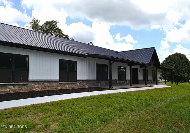 Photo 3 of Single family home for sale at 940 Thorngrove Pike, Strawberry Plains, TN 37871 | MLS# 1356695 | Listing updated on 2026-09-25