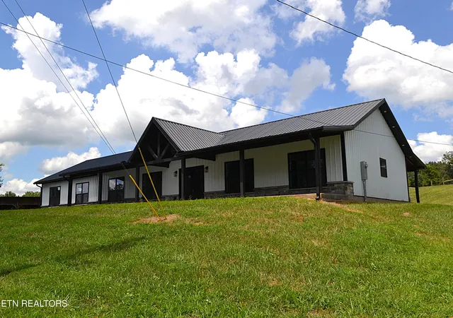 Photo 4 of Single family home for sale at 940 Thorngrove Pike, Strawberry Plains, TN 37871 | MLS# 1356695 | Listing updated on 2026-09-25