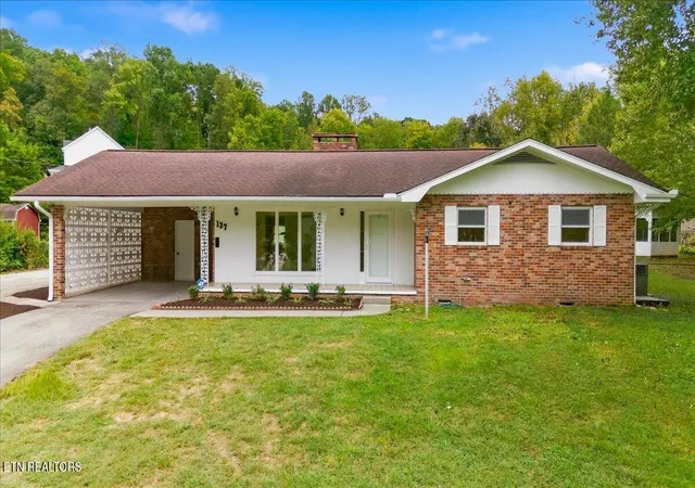 Single family home for sale at 137 Shady Rd, Oliver Springs, TN 37840 | MLS# 1356727