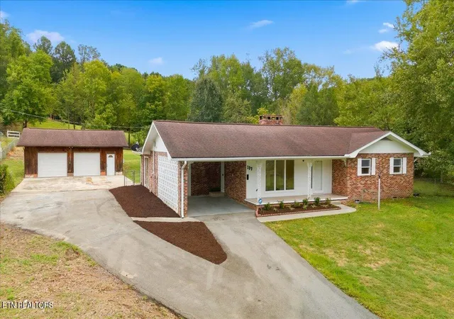 Photo 3 of Single family home for sale at 137 Shady Rd, Oliver Springs, TN 37840 | MLS# 1356727 | Listing updated on 2026-10-05