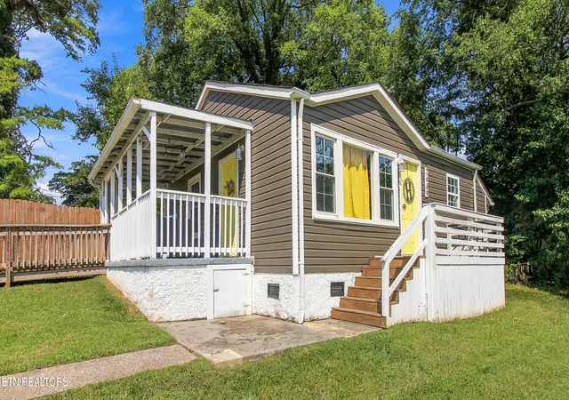 Photo 2 of Single family home for sale at 2639 Cecil Ave, Knoxville, TN 37917 | MLS# 1356850 | Listing updated on 2026-10-28
