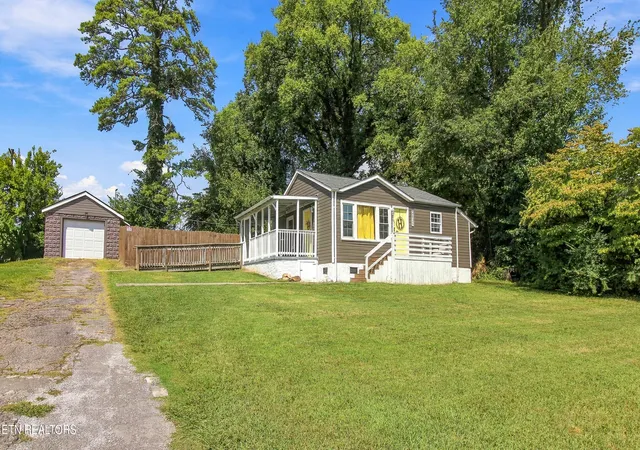 Photo 3 of Single family home for sale at 2639 Cecil Ave, Knoxville, TN 37917 | MLS# 1356850 | Listing updated on 2026-10-28