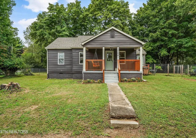 Single family home for sale at 5704 Woodale Dr, Knoxville, TN 37912 | MLS# 1356827