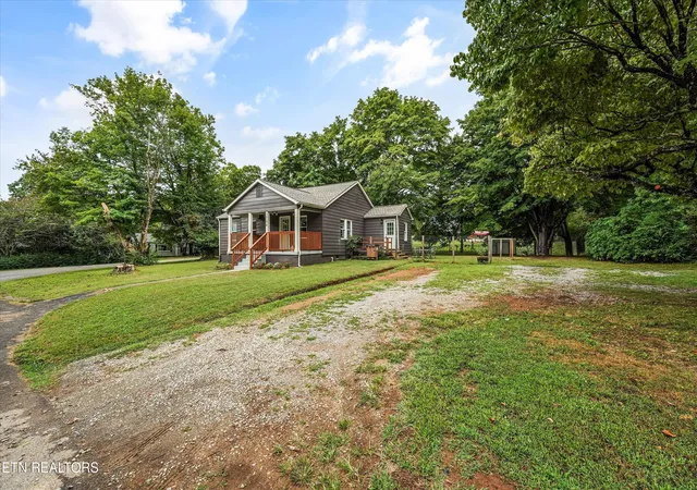 Photo 2 of Single family home for sale at 5704 Woodale Dr, Knoxville, TN 37912 | MLS# 1356827 | Listing updated on 2026-10-26