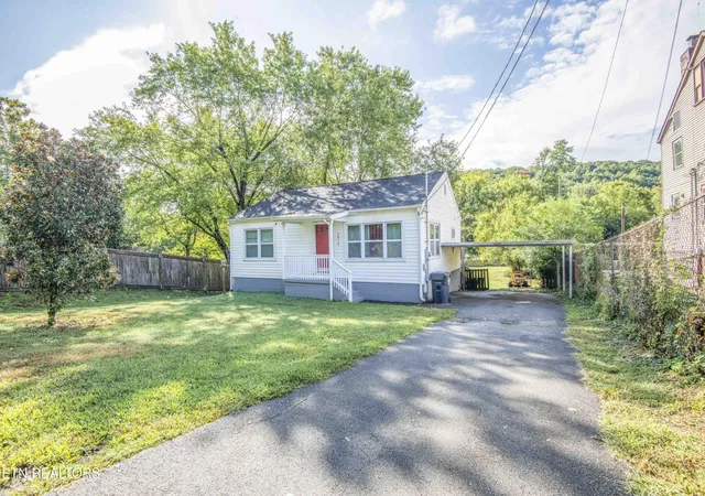 Photo 3 of Single family home for sale at 3914 Oakland Dr, Knoxville, TN 37918 | MLS# 1356847 | Listing updated on 2026-09-26