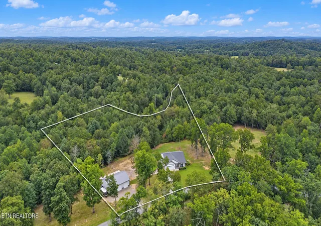 Photo 3 of Single family home for sale at 143 Crestwood Loop, Jamestown, TN 38556 | MLS# 1356816 | Listing updated on 2026-10-07