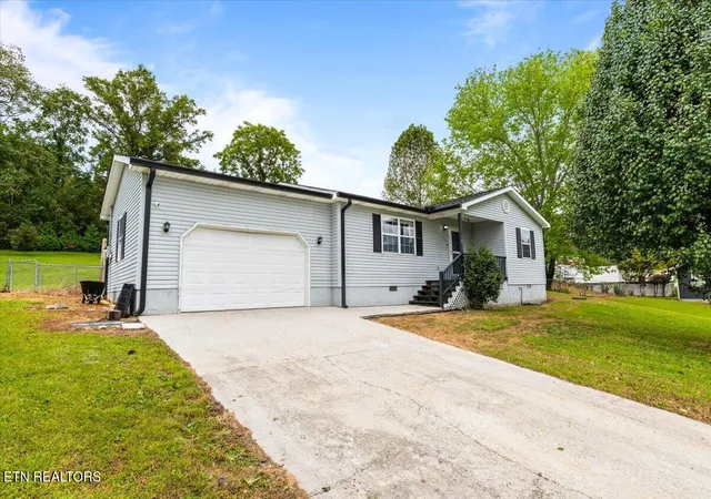 Photo 2 of Sale Pending at 170 S Burress Ln, Jacksboro, TN 37757 | MLS# 1356833 | Listing updated on 2026-10-01
