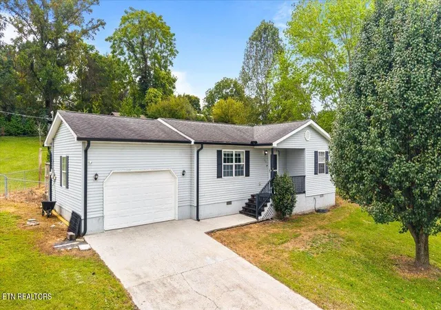 Photo 3 of Sale Pending at 170 S Burress Ln, Jacksboro, TN 37757 | MLS# 1356833 | Listing updated on 2026-10-01
