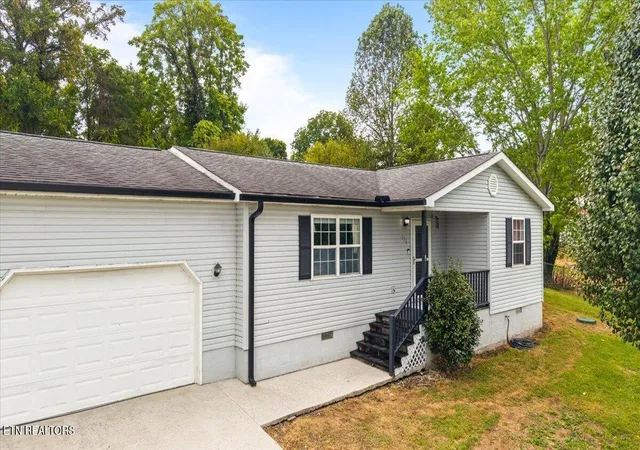 Photo 3 of Sale Pending at 170 S Burress Ln, Jacksboro, TN 37757 | MLS# 1356833 | Listing updated on 2026-10-01