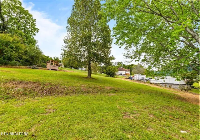 Photo 4 of Sale Pending at 170 S Burress Ln, Jacksboro, TN 37757 | MLS# 1356833 | Listing updated on 2026-10-01
