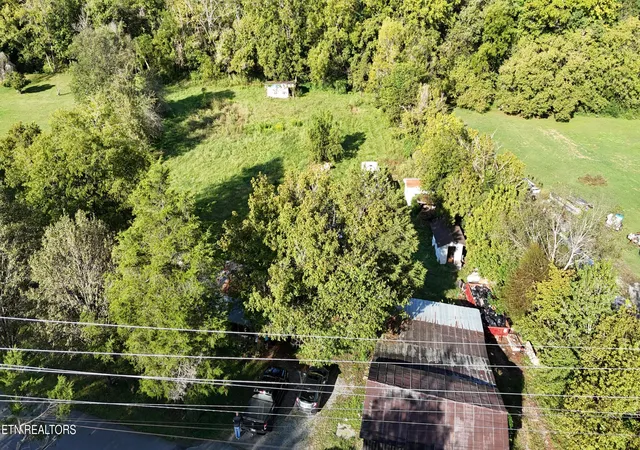 Photo 4 of Single family home for sale at 1039 Millican Grv Rd, Sevierville, TN 37876 | MLS# 1356853 | Listing updated on 2026-09-26