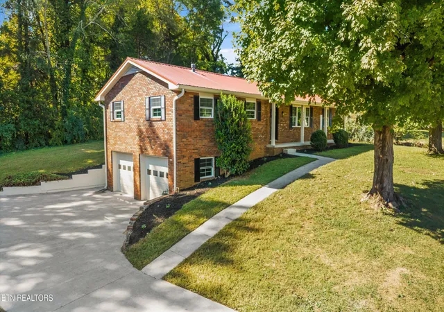Photo 1 of Single family home for sale at 10604 Pinedale Dr, Knoxville, TN 37922 | MLS# 1357266 | Listing updated on 2026-10-31