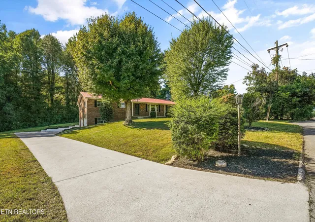 Photo 2 of Single family home for sale at 10604 Pinedale Dr, Knoxville, TN 37922 | MLS# 1357266 | Listing updated on 2026-10-31