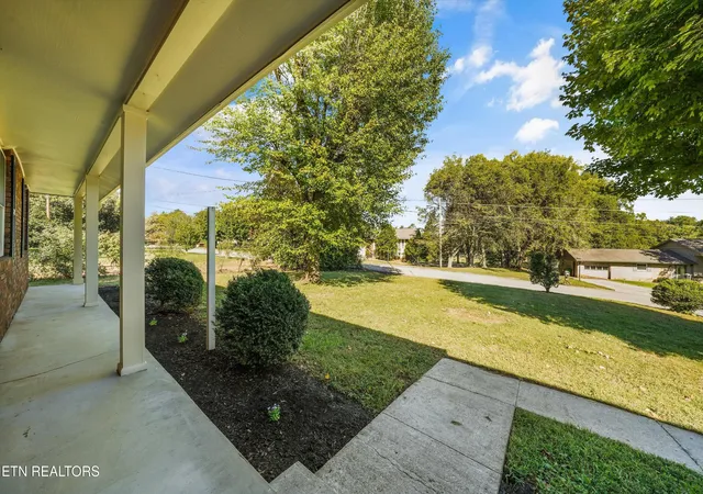 Photo 3 of Single family home for sale at 10604 Pinedale Dr, Knoxville, TN 37922 | MLS# 1357266 | Listing updated on 2026-10-31