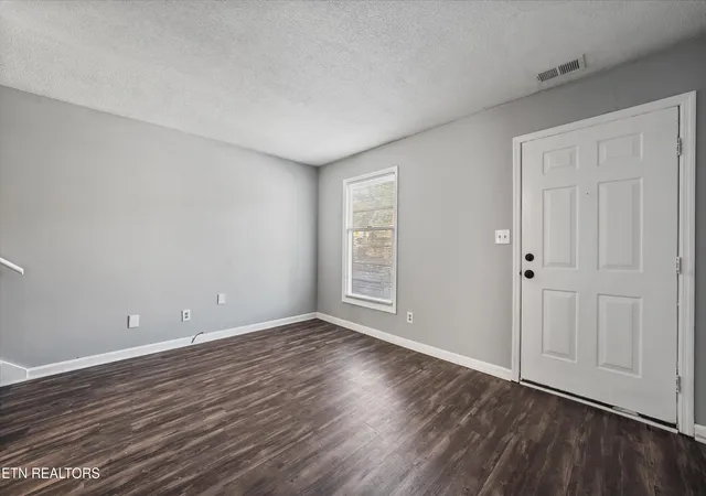 Listing Photo 5 - Condo for sale in building located at 942 Piney Grv Church Rd, Knoxville, TN 37909 - Unit #C-4