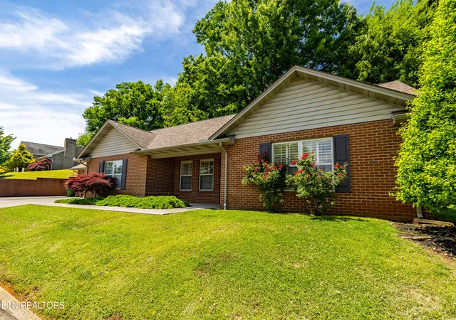 Listing Photo 3 - Condo for sale in building located at 170 Manchester Dr, Maryville, TN 37803