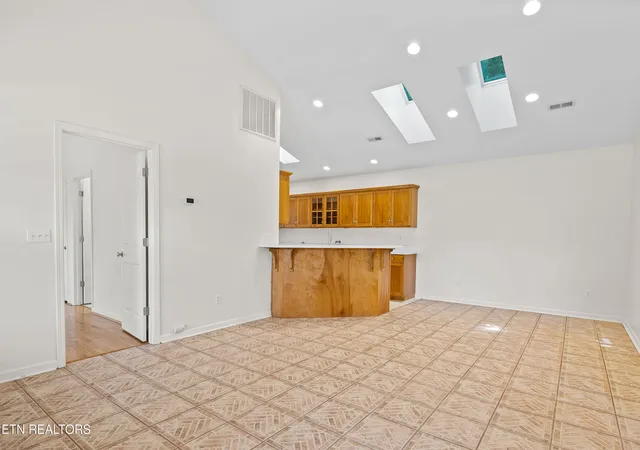 Listing Photo 5 - Condo for sale in building located at 170 Manchester Dr, Maryville, TN 37803