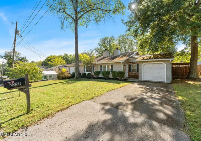 Photo 2 of Single family home for sale at 7553 Chatham Cir, Knoxville, TN 37909 | MLS# 1357667 | Listing updated on 2026-10-26