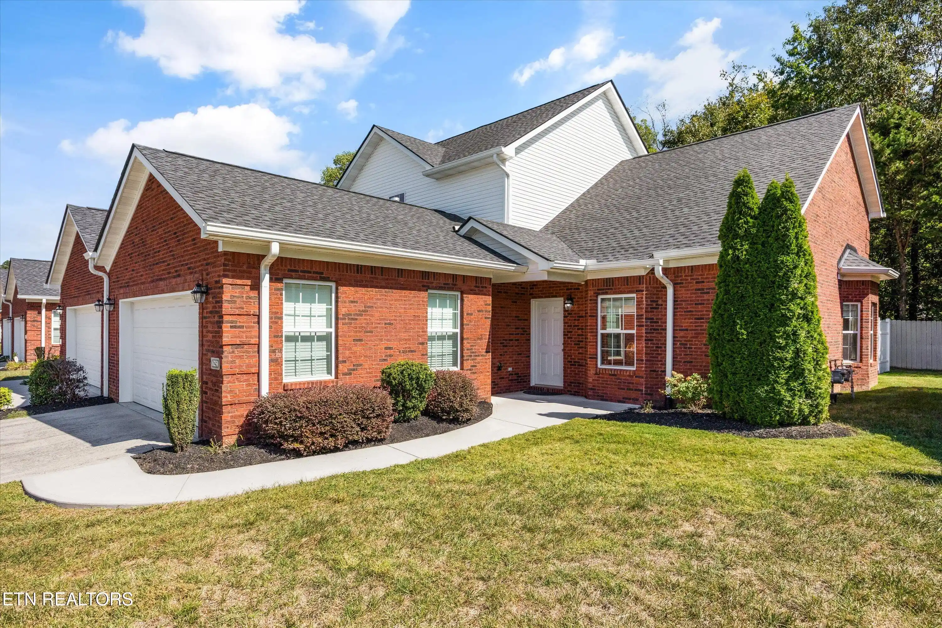 Listing Photo 2 - Condo for sale in 6250 Patel Wy located at 6250 Patel Wy, Knoxville, TN 37909 - Unit 6250 Patel Way