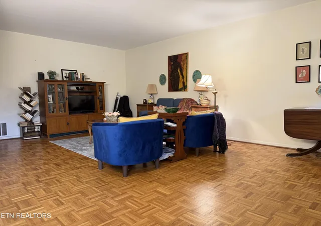 Listing Photo 1 - Condo for sale in building located at 3636 Taliluna Ave, Knoxville, TN 37919 - Unit #618