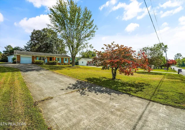 Photo 3 of Single family home for sale at 6712 Greenbrook Dr, Knoxville, TN 37931 | MLS# 1357939 | Listing updated on 2026-10-28
