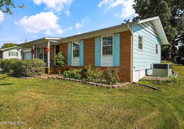 Photo 4 of Single family home for sale at 6712 Greenbrook Dr, Knoxville, TN 37931 | MLS# 1357939 | Listing updated on 2026-10-28