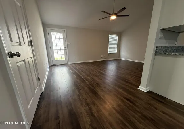 Listing Photo 2 - Condo for sale in building located at 8051 Intervale Wy, Powell, TN 37849