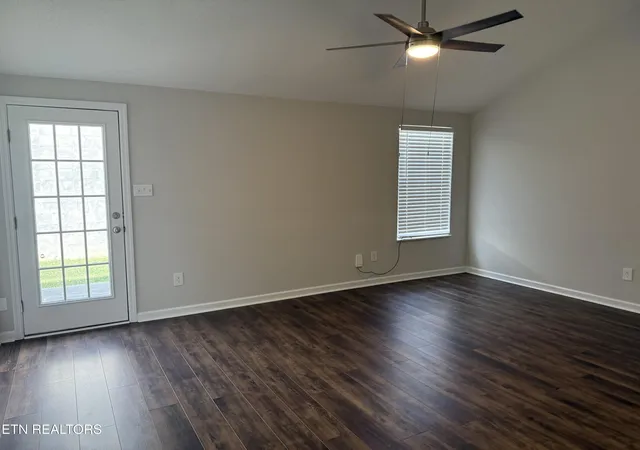 Listing Photo 3 - Condo for sale in building located at 8051 Intervale Wy, Powell, TN 37849