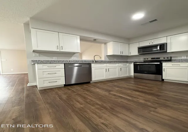 Listing Photo 5 - Condo for sale in building located at 8051 Intervale Wy, Powell, TN 37849