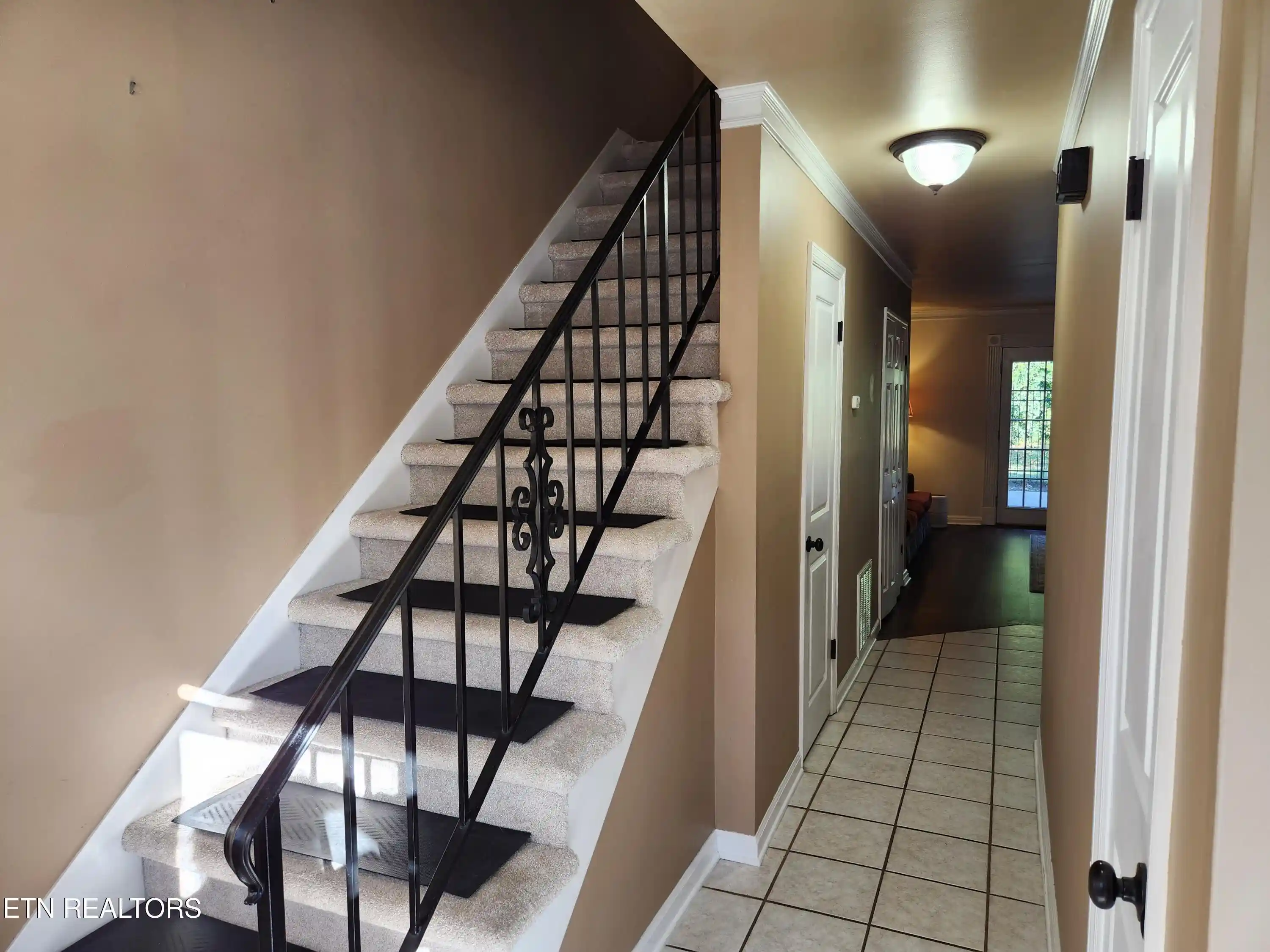 Listing Photo 2 - Condo for sale in 7041 Traditional Dr located at 7041 Traditional Dr, Knoxville, TN 37909 - Unit 7041 Traditional Dr