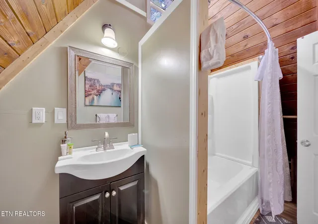 Photo 4 of Single family home for sale at 4206 Dellinger Holw Rd, Pigeon Forge, TN 37863 | MLS# 1358195 | Listing updated on 2026-10-28