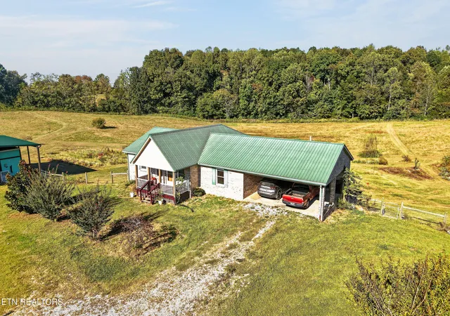 Photo 2 of Single family home for sale at 864 Coles Chapel Rd, Sparta, TN 38583 | MLS# 1358572 | Listing updated on 2026-10-13