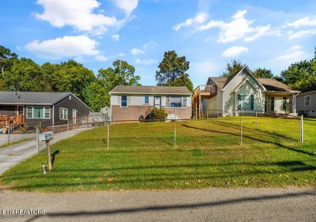 Photo 2 of Single family home for sale at 2963 Cecil Ave, Knoxville, TN 37917 | MLS# 1359482 | Listing updated on 2026-10-28