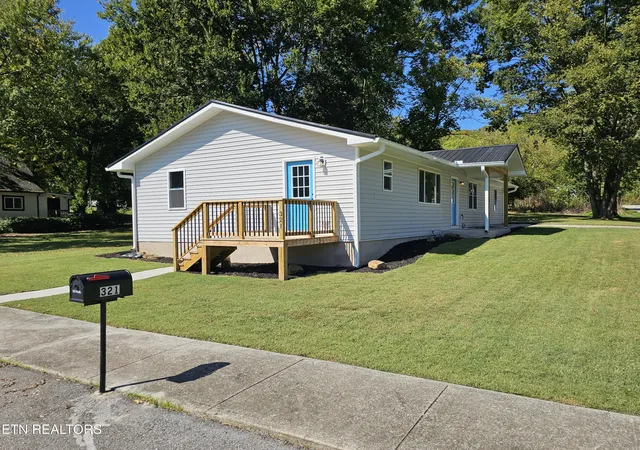 Photo 3 of Single family home for sale at 321 N Dunlap Ave, Rockwood, TN 37854 | MLS# 1358445 | Listing updated on 2026-10-30