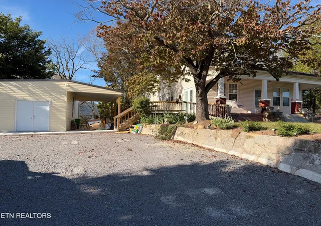 Photo 2 of Single family home for sale at 616 Balmoral Rd, Middlesboro, KY 40965 | MLS# 1358758 | Listing updated on 2026-10-21