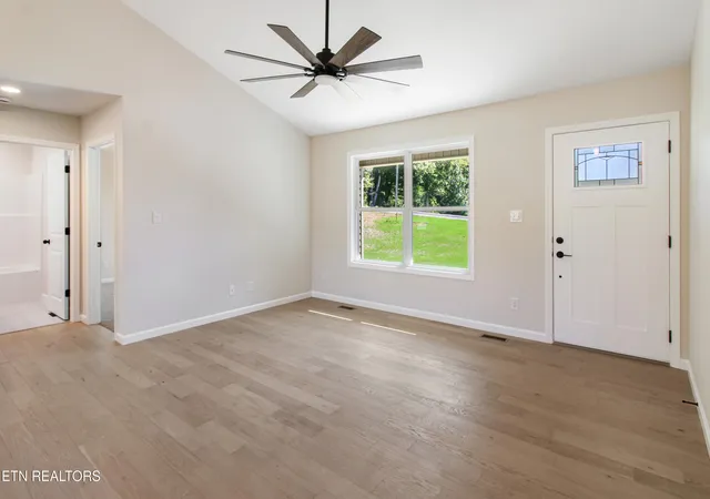 Photo 2 of Single family home for sale at 149 Park Ave, Madisonville, TN 37354 | MLS# 1358880 | Listing updated on 2026-10-24