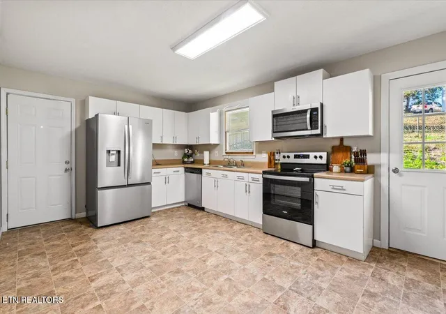 Photo 2 of Single family home for sale at 146 Sandy Hl Rd, La Follette, TN 37766 | MLS# 1359478 | Listing updated on 2026-10-27